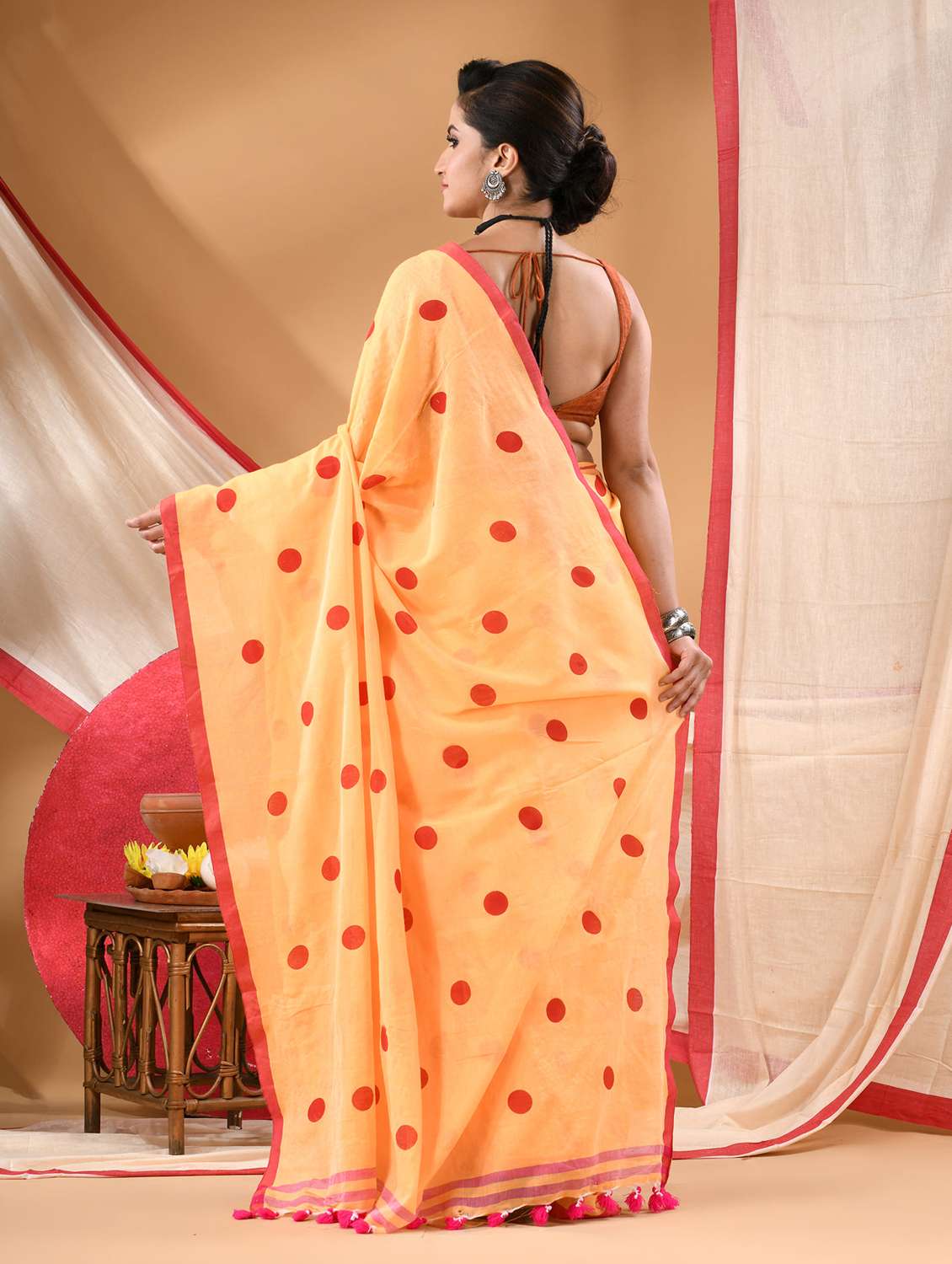 women polka dot printed saree - 22144967 -  Standard Image - 3