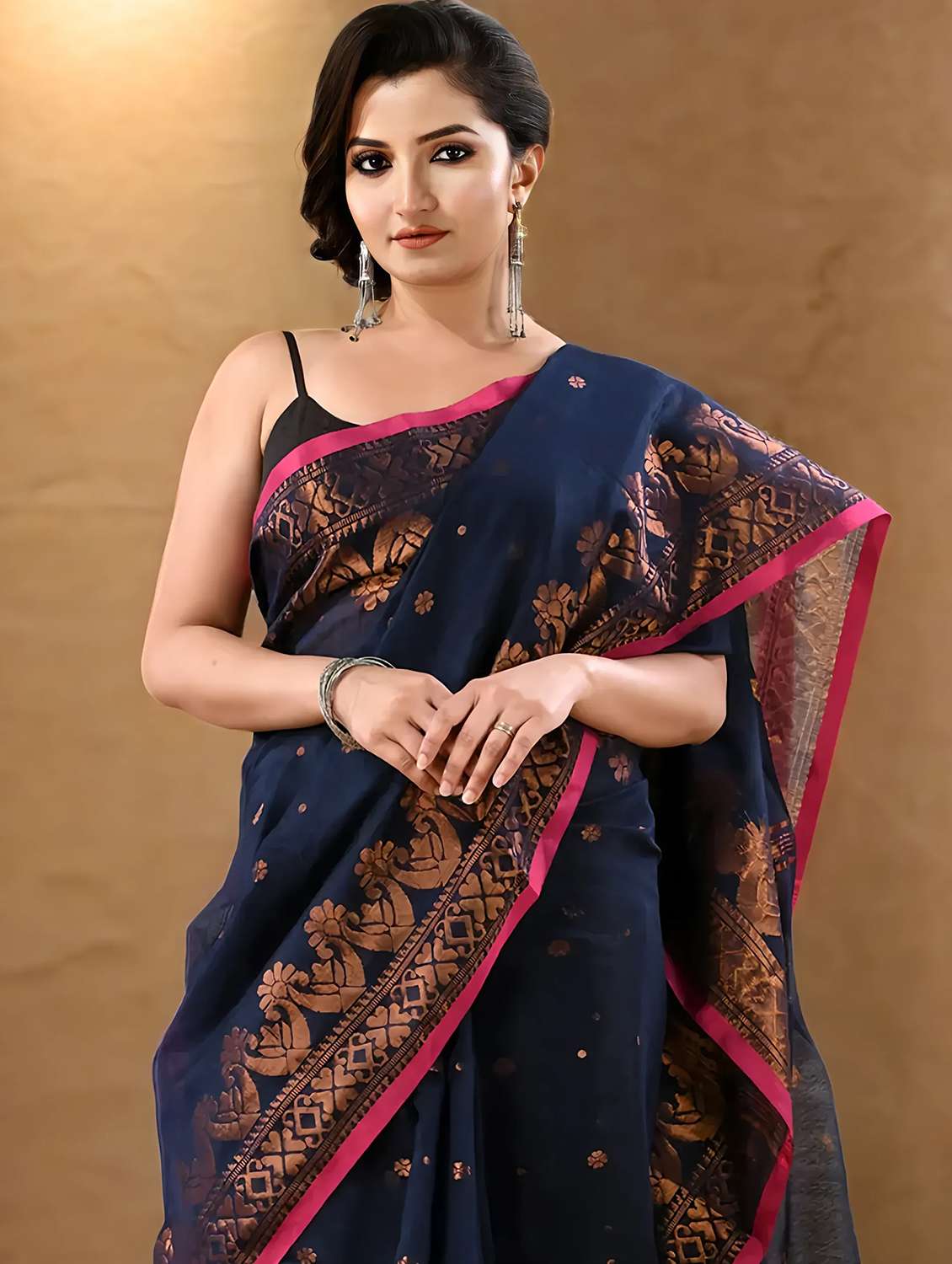 women self design handloom saree with blouse - 22144973 - Standard Image - 3