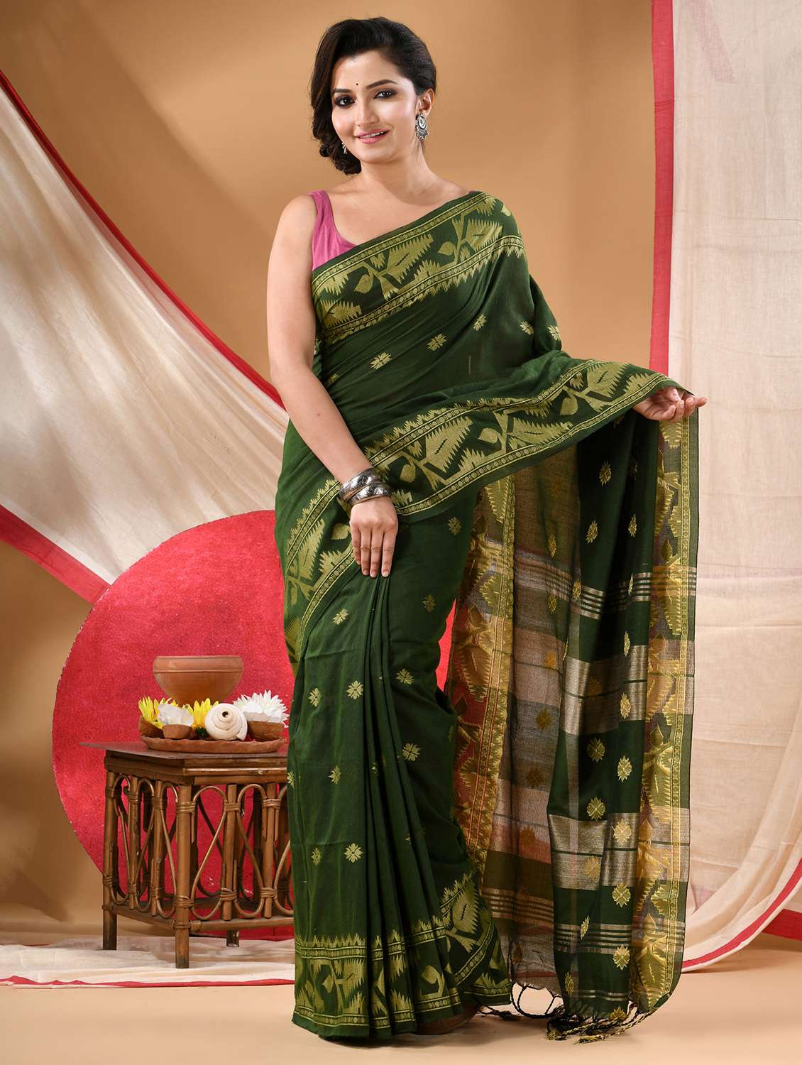women self design handloom saree with blouse - 22144976 -  Zoom Image - 0