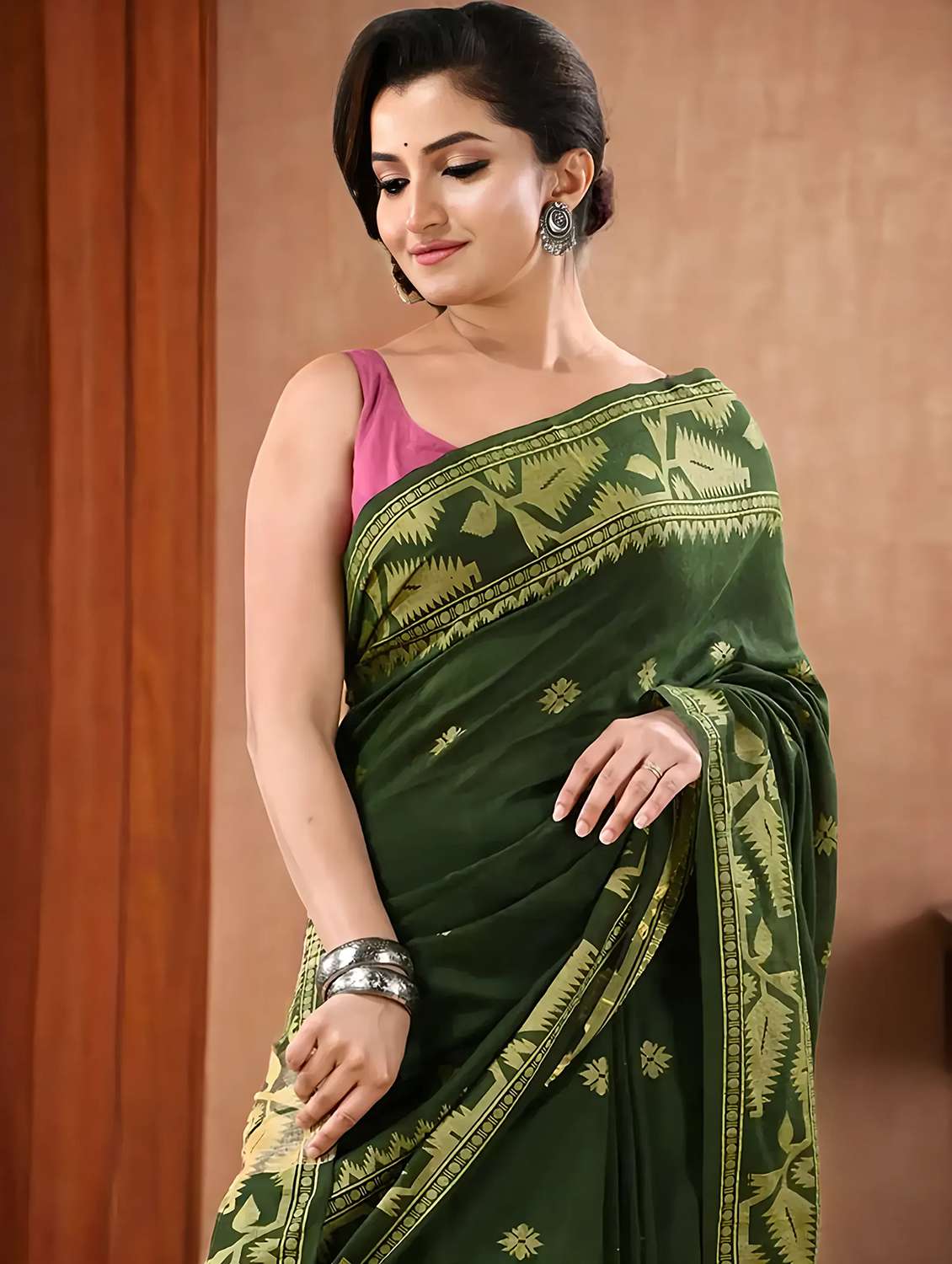 women self design handloom saree with blouse - 22144976 -  Standard Image - 3