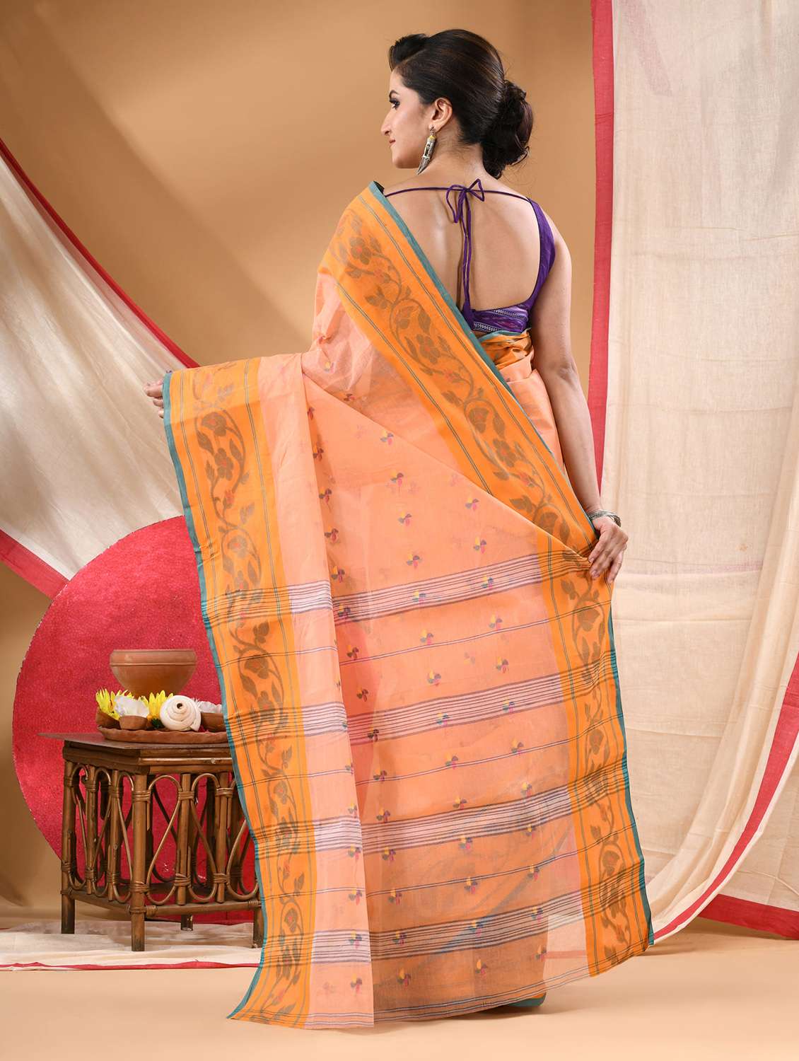 women self design tant saree - 22144980 -  Standard Image - 3