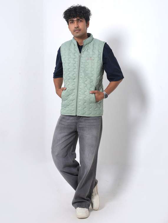 men solid sleeveless puffer jacket