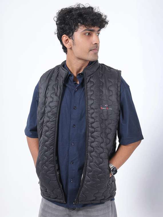 men solid sleeveless puffer jacket