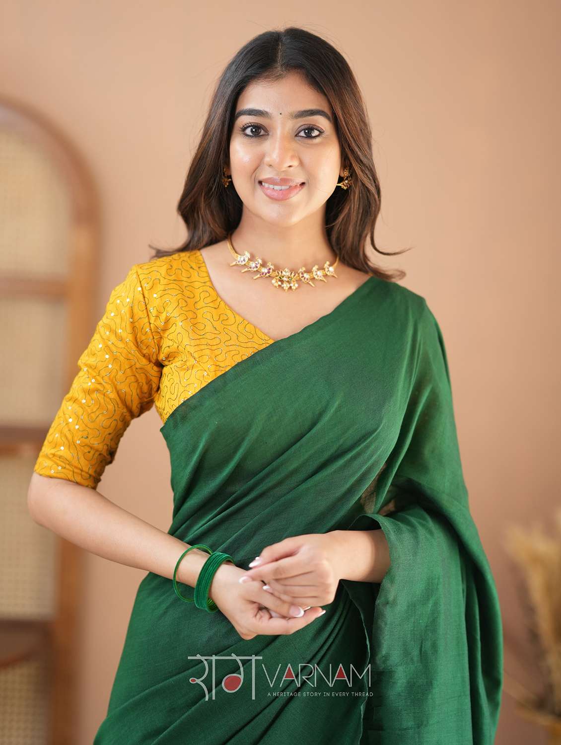 women solid handloom saree with blouse - 22145076 -  Standard Image - 3