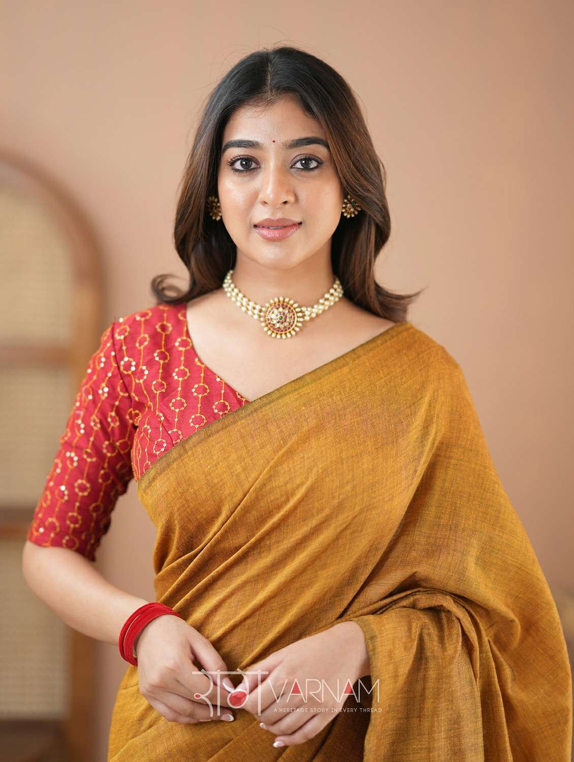 women solid handloom saree with blouse - 22145077 -  Standard Image - 3