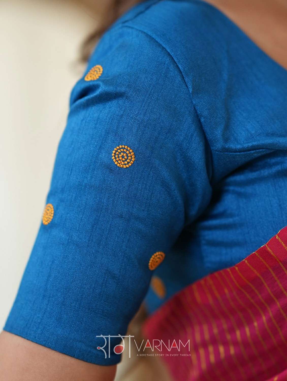 women striped handloom saree with blouse - 22145081 - Standard Image - 3