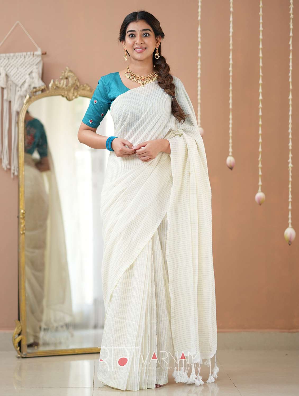 women striped handloom saree with blouse