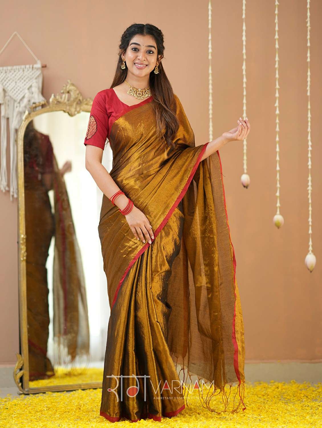 women solid handloom saree with blouse