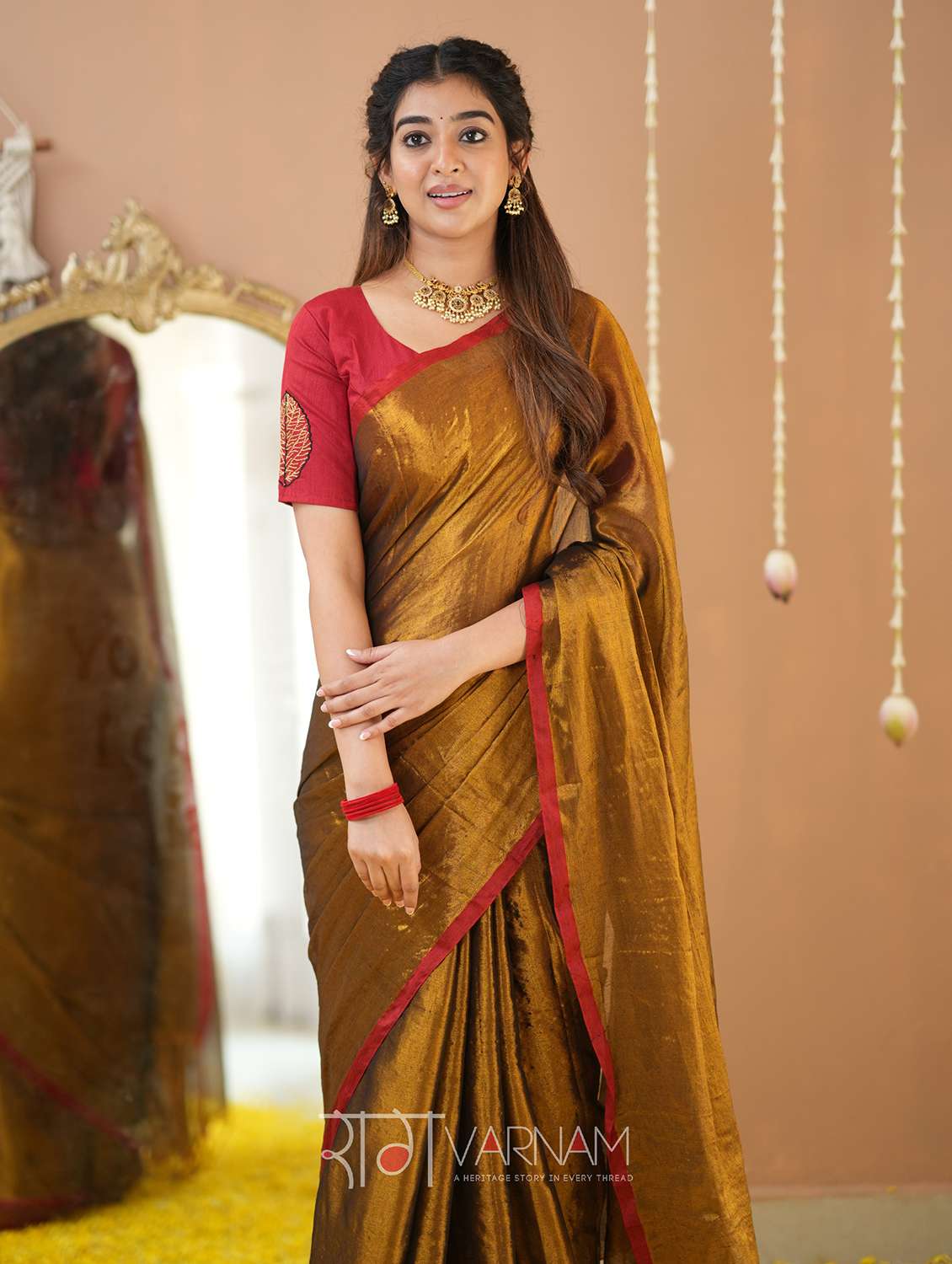 women solid handloom saree with blouse - 22145085 -  Standard Image - 3