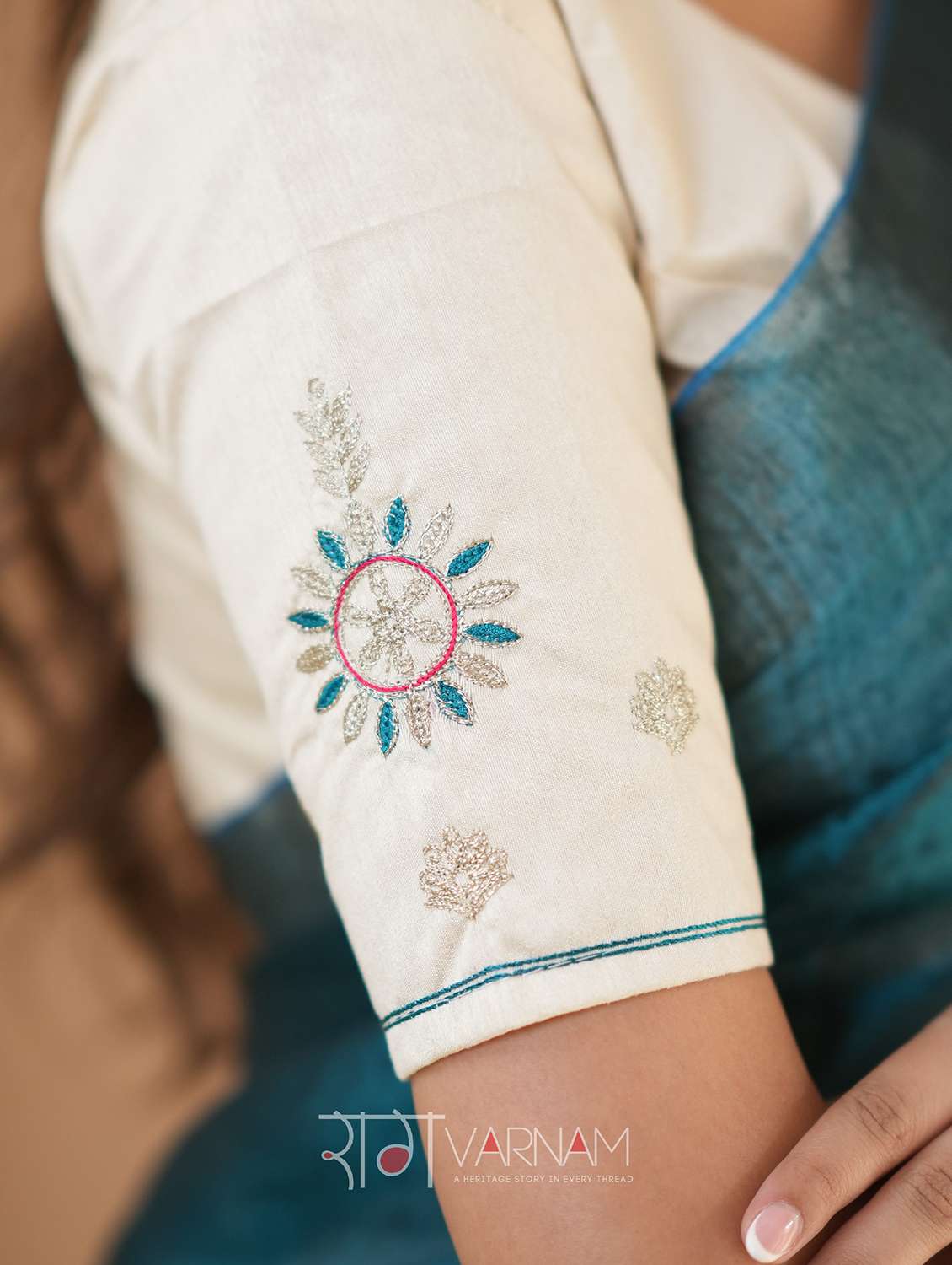 women solid handloom saree with blouse - 22145088 -  Standard Image - 3