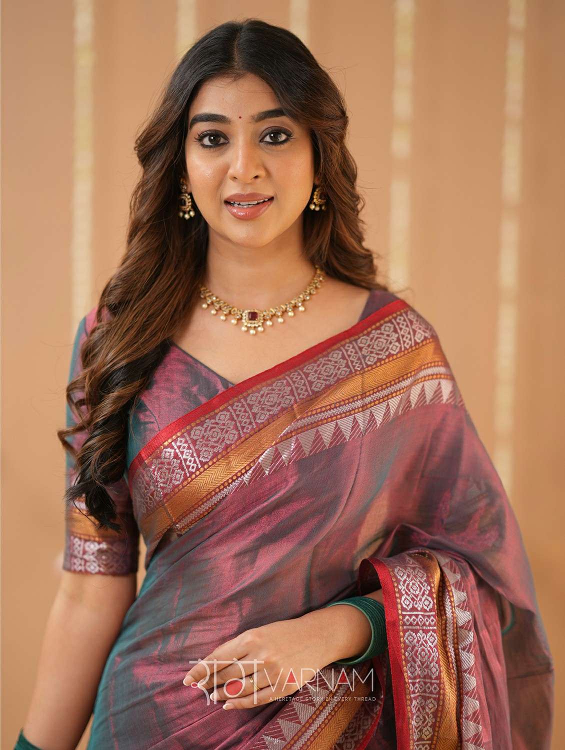 women solid with bordered handloom saree with blouse - 22145089 -  Standard Image - 3