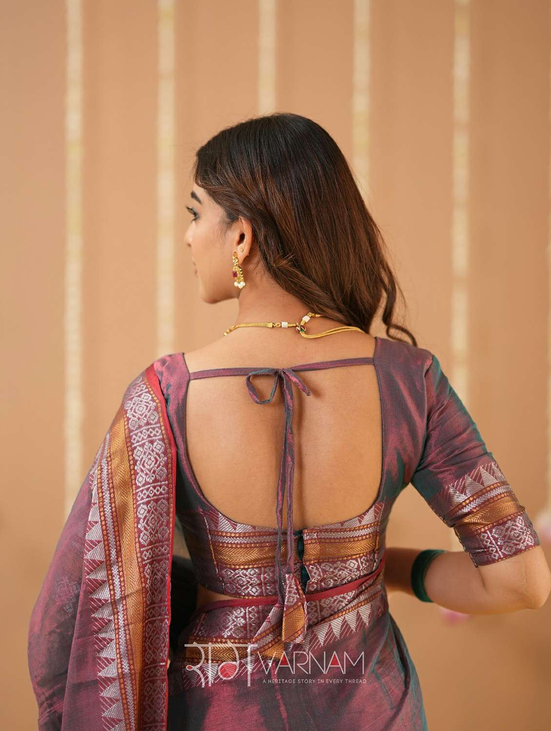 women solid with bordered handloom saree with blouse - 22145089 -  Standard Image - 5