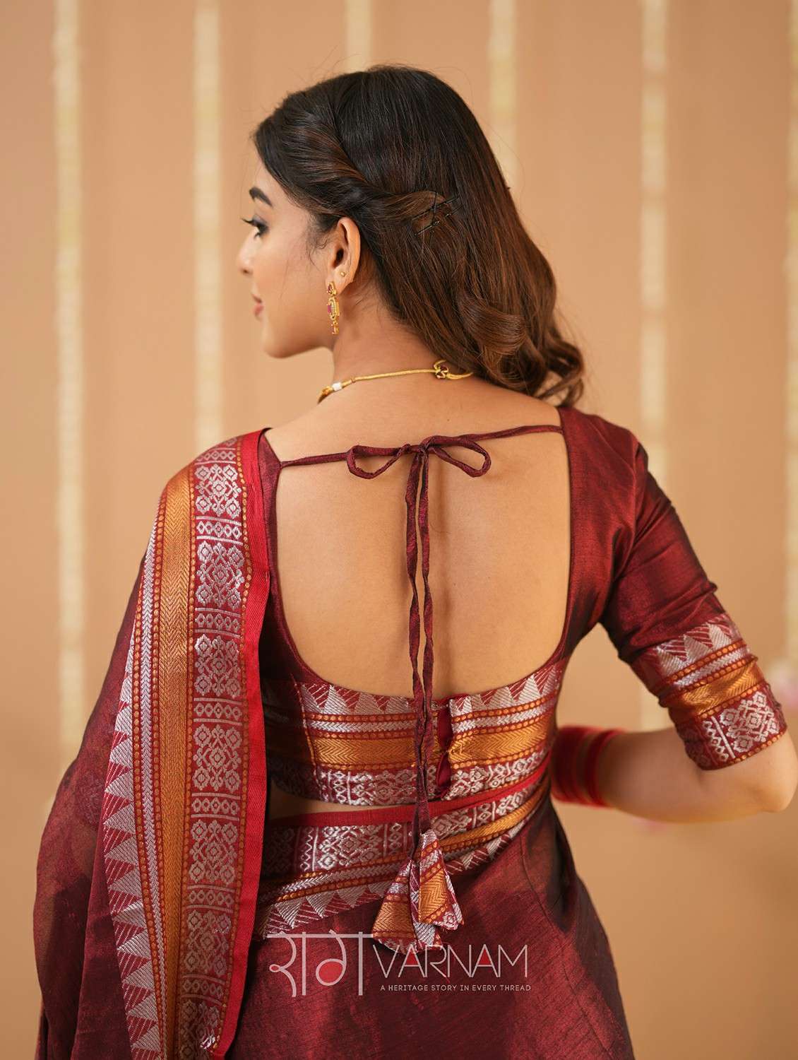 women solid with bordered handloom saree with blouse - 22145090 -  Standard Image - 3