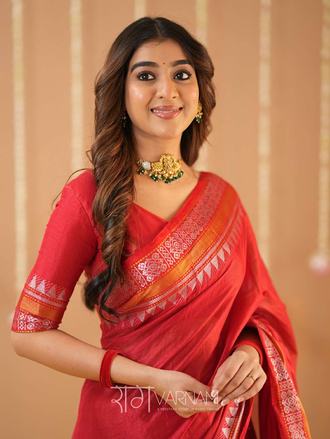 women solid with bordered handloom saree with blouse - 22145091 -  Standard Image - 3