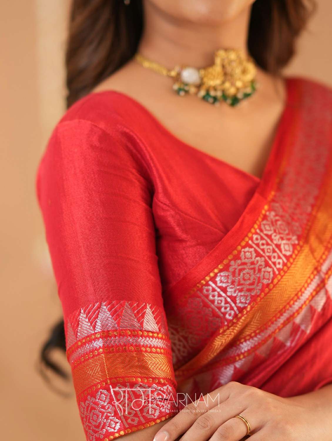 women solid with bordered handloom saree with blouse - 22145091 -  Standard Image - 5