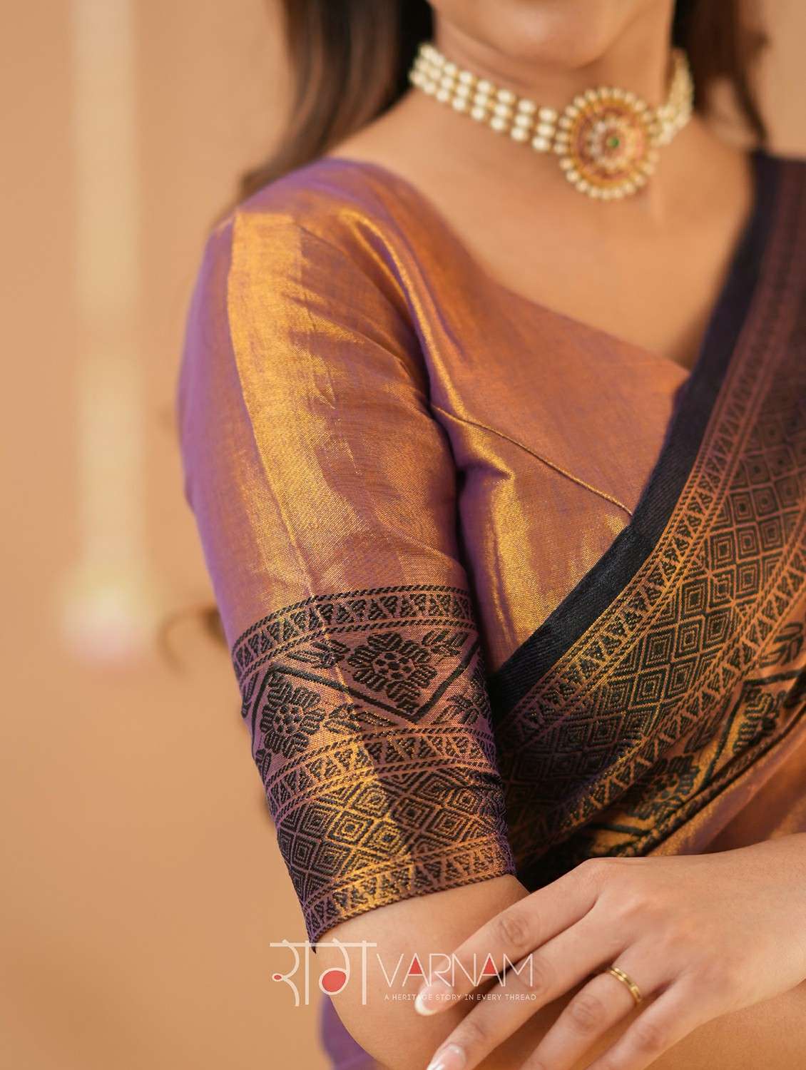 women solid with bordered handloom saree with blouse - 22145092 -  Standard Image - 5