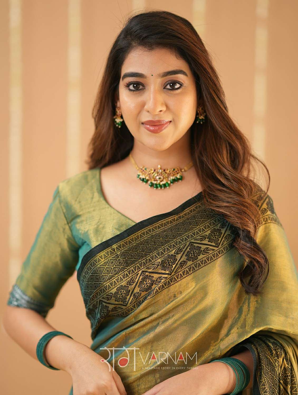 women solid with bordered handloom saree with blouse - 22145093 -  Standard Image - 3