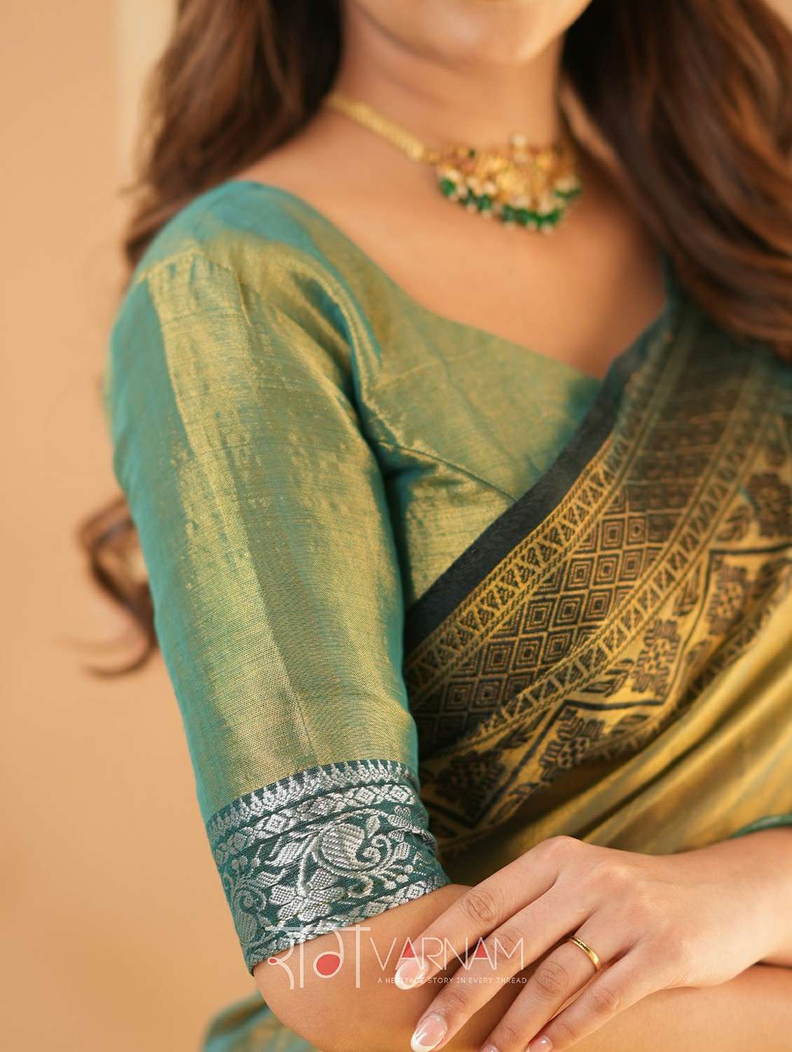 women solid with bordered handloom saree with blouse - 22145093 -  Standard Image - 5
