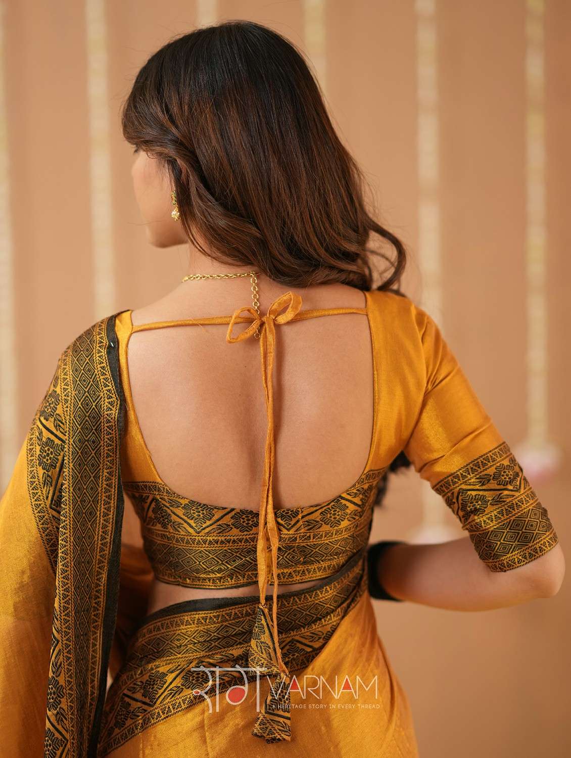 women solid with bordered handloom saree with blouse - 22145095 -  Standard Image - 5