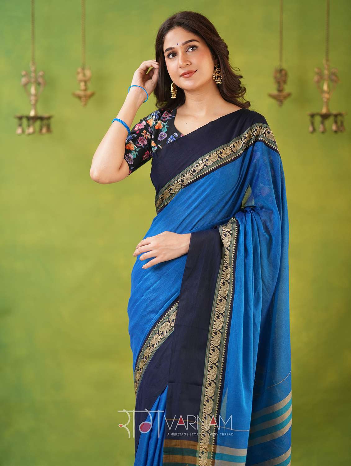 women solid with bordered narayanpet saree with blouse - 22145121 -  Standard Image - 3