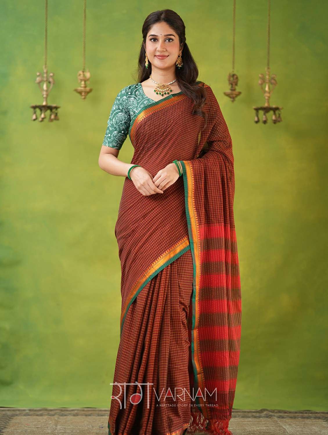women checkered narayanpet saree with blouse
