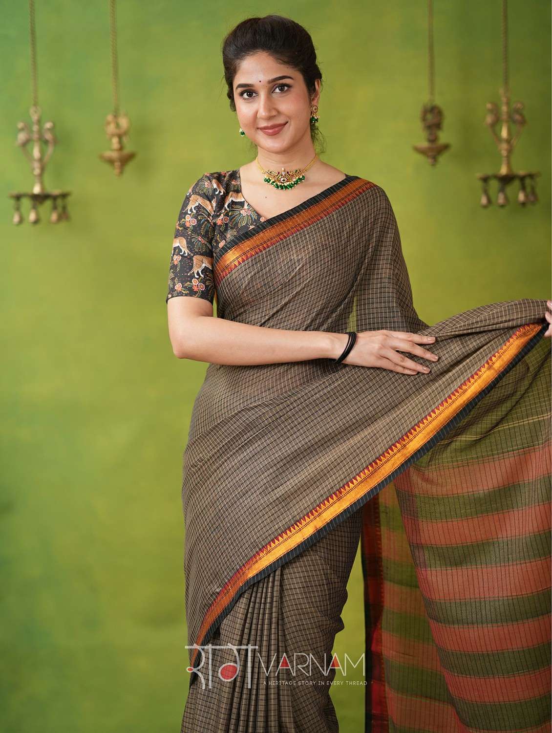 women checkered narayanpet saree with blouse - 22145127 -  Standard Image - 3