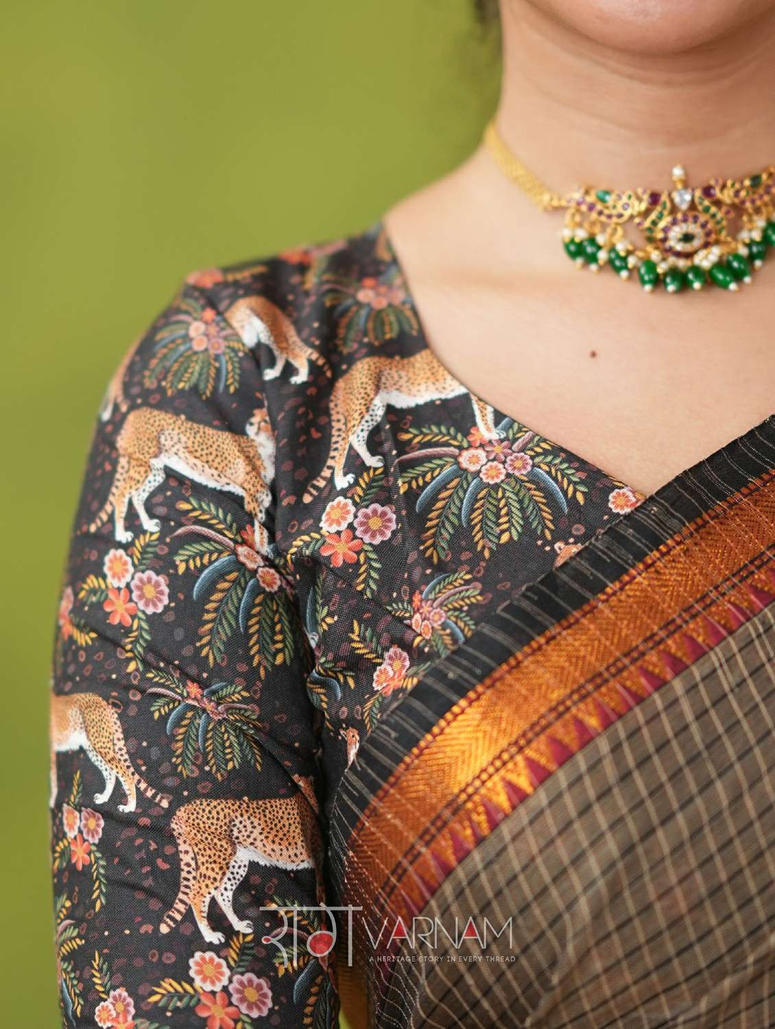 women checkered narayanpet saree with blouse - 22145127 -  Standard Image - 5