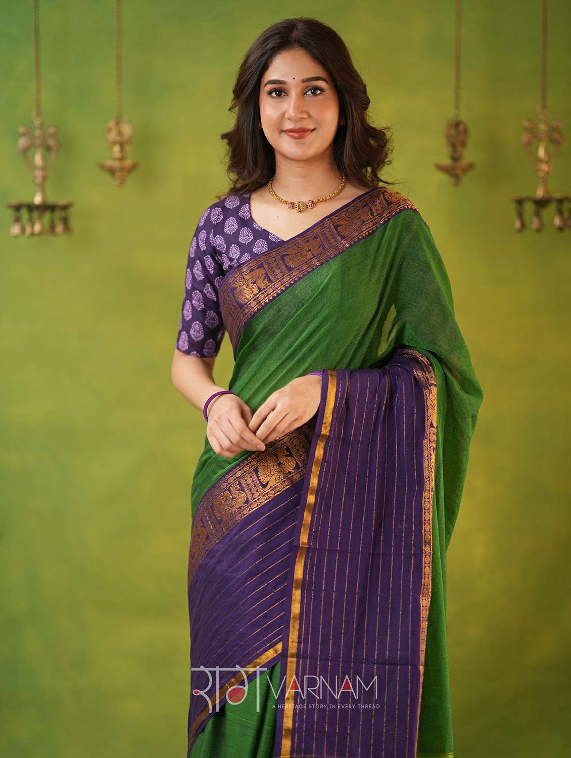 women solid with bordered narayanpet saree with blouse - 22145133 -  Standard Image - 3