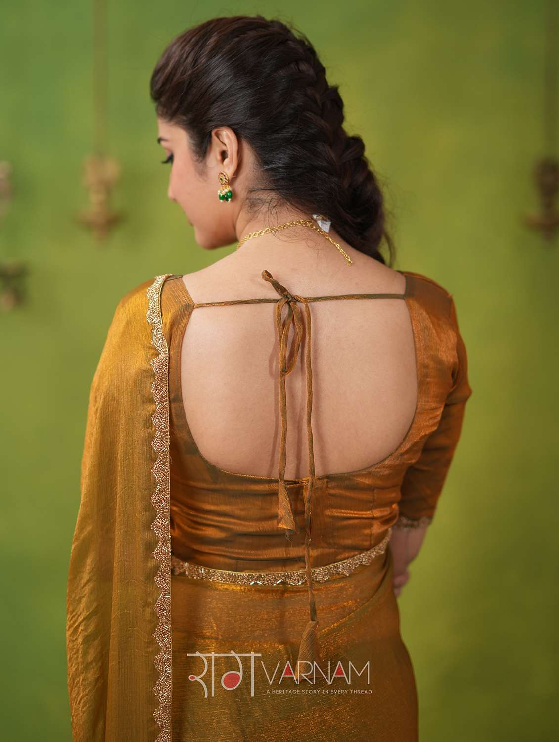 women solid with embellished bordered saree with blouse - 22145134 - Standard Image - 3