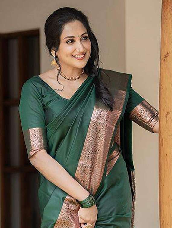 women solid with bordered saree with blouse - 22145272 -  Standard Image - 3