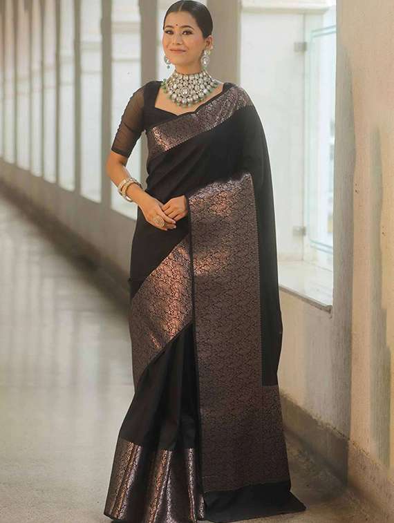 women solid with bordered saree with blouse