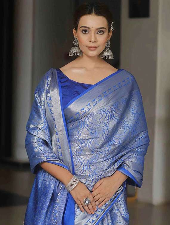 women self design banarasi saree with blouse - 22145291 -  Standard Image - 3