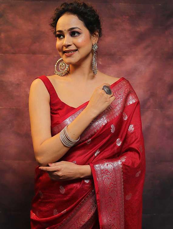 women self design banarasi saree with blouse - 22145293 -  Standard Image - 3