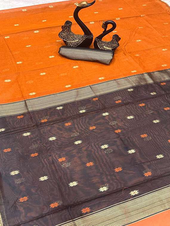 women self design handloom saree with blouse - 22145301 -  Standard Image - 3