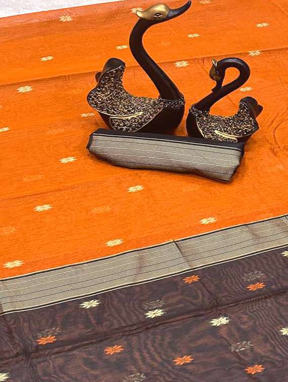 women self design handloom saree with blouse - 22145301 -  Standard Image - 5