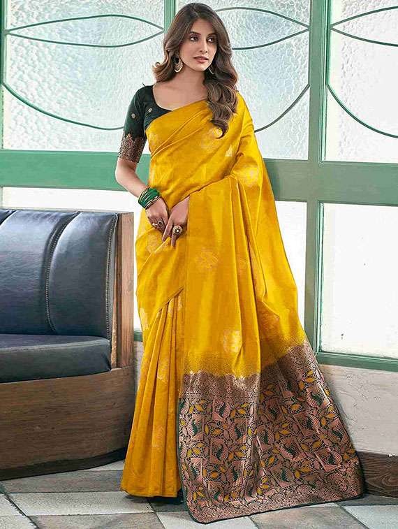 women self design banarasi saree with blouse
