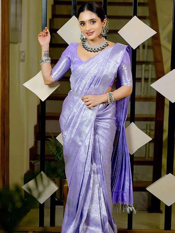 women self design banarasi saree with blouse