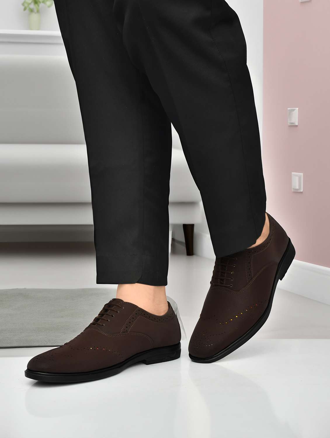 men brown lace-up brouge