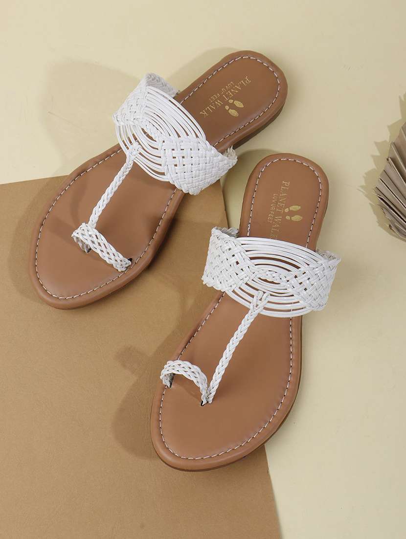 women textured one toe flat sandal
