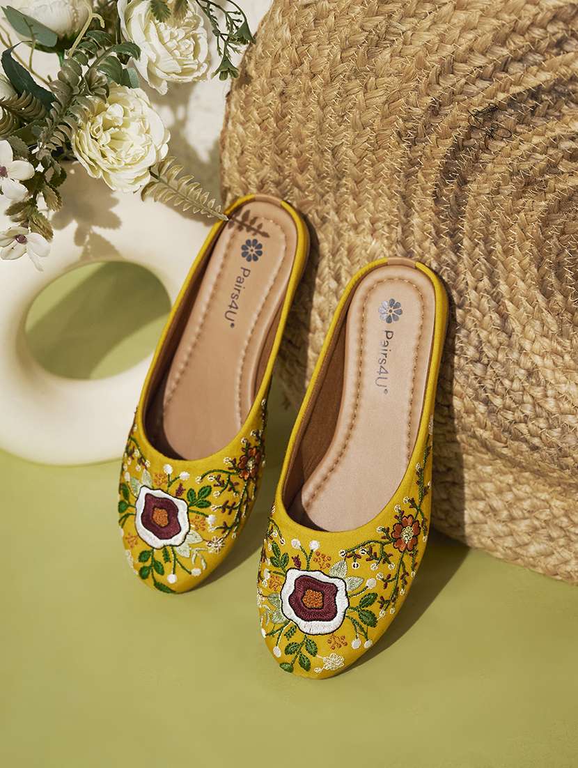 women embroidered slip on jutis - 22146568 -  Zoom Image - 0