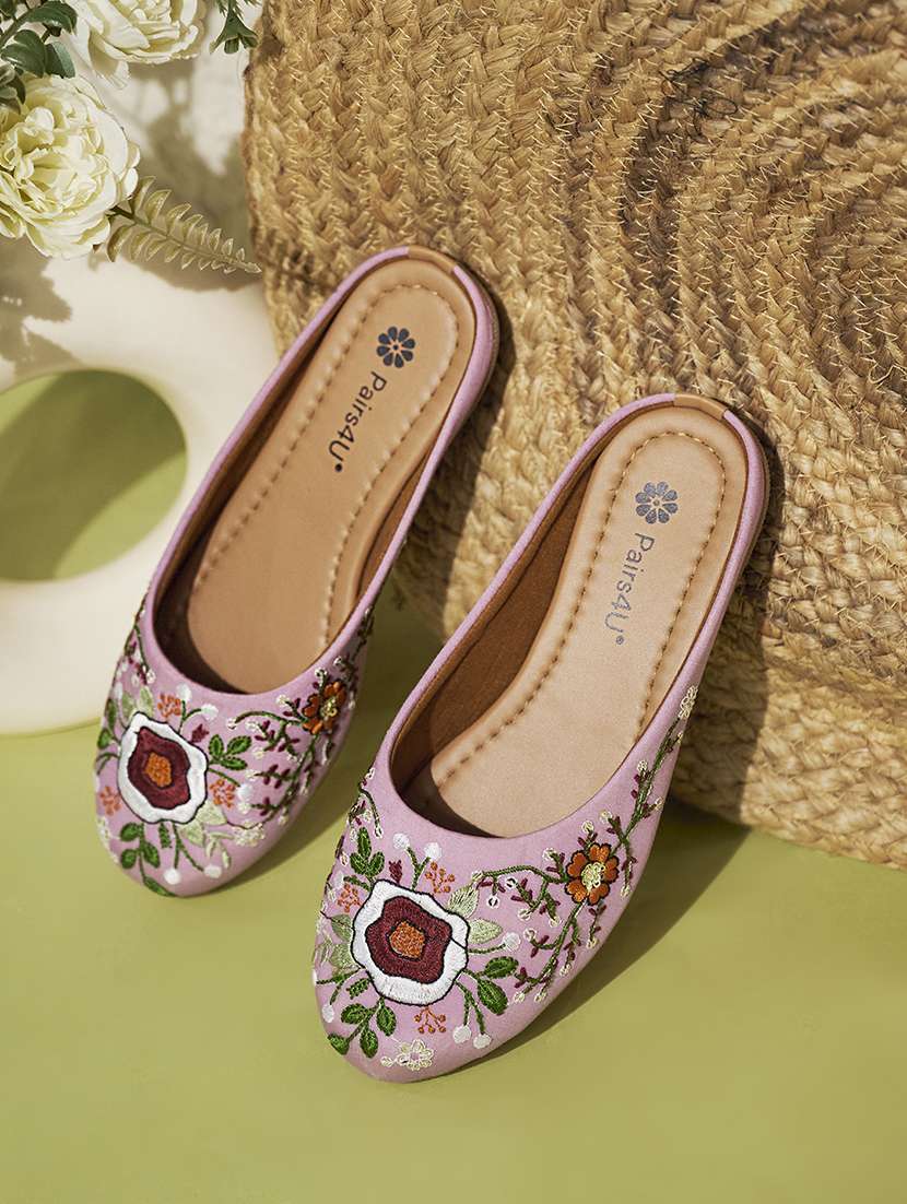 women embroidered slip on jutis