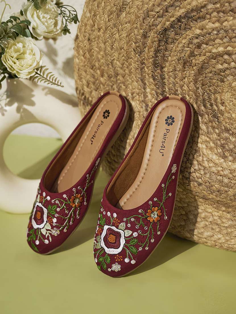 women embroidered slip on jutis - 22146571 -  Zoom Image - 0