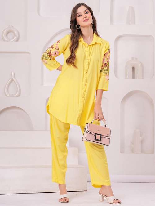 women three quarter sleeve regular fit ethnic co-ord set - 22146640 -  Standard Image - 0