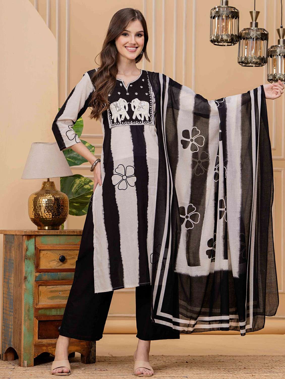 women printed three quarter sleeve kurta pant with dupatta set - 22146648 - Zoom Image - 0