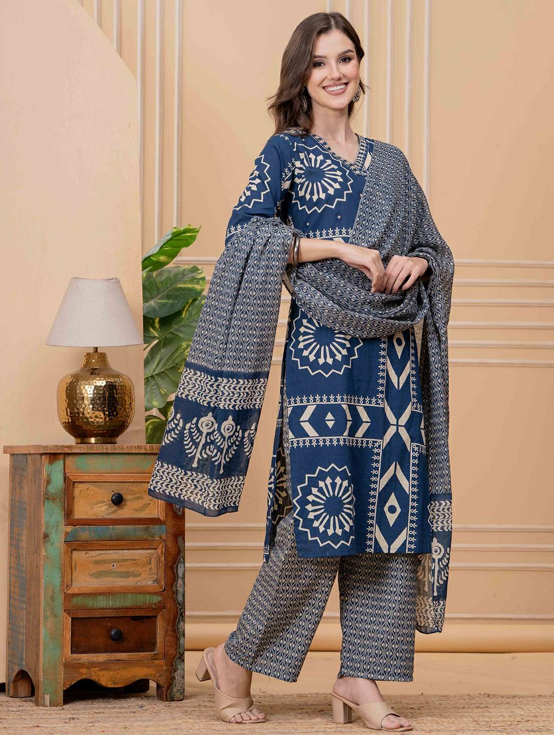 women geometric printed three quarter sleeve kurta pant with dupatta set - 22146650 - Standard Image - 3