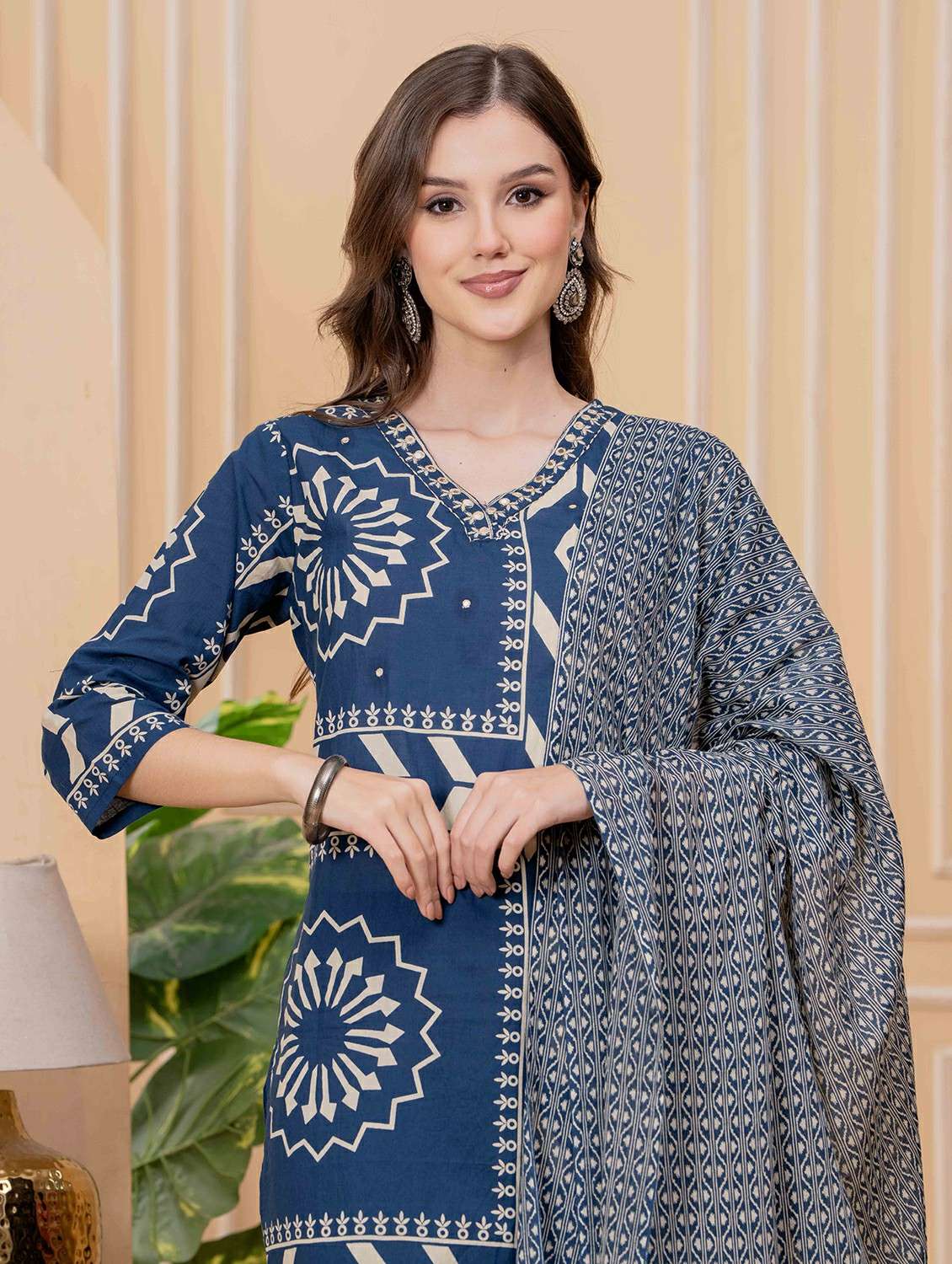 women geometric printed three quarter sleeve kurta pant with dupatta set - 22146650 - Standard Image - 5