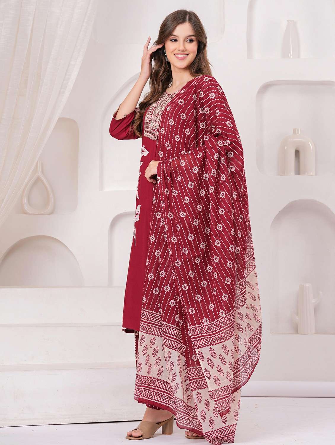 women floral printed three quarter sleeve kurta pant with dupatta set - 22146657 - Standard Image - 3