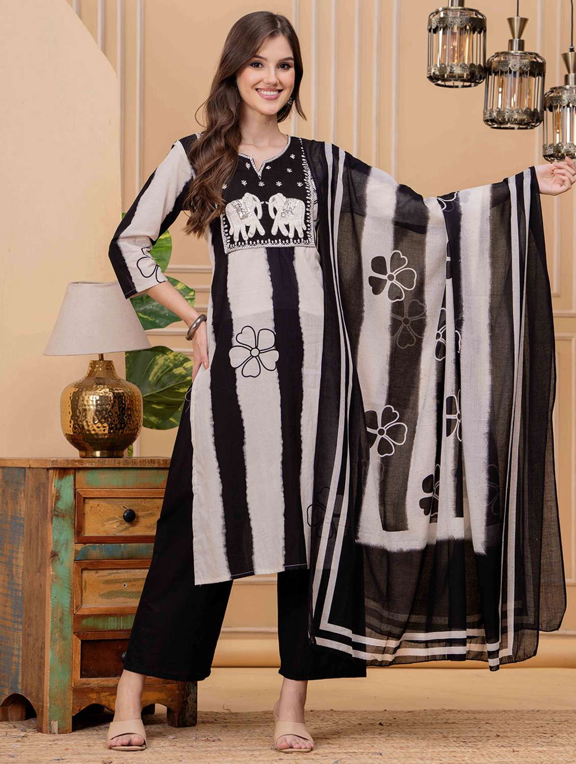 women printed three quarter sleeve kurta pant with dupatta set - 22146740 - Zoom Image - 0