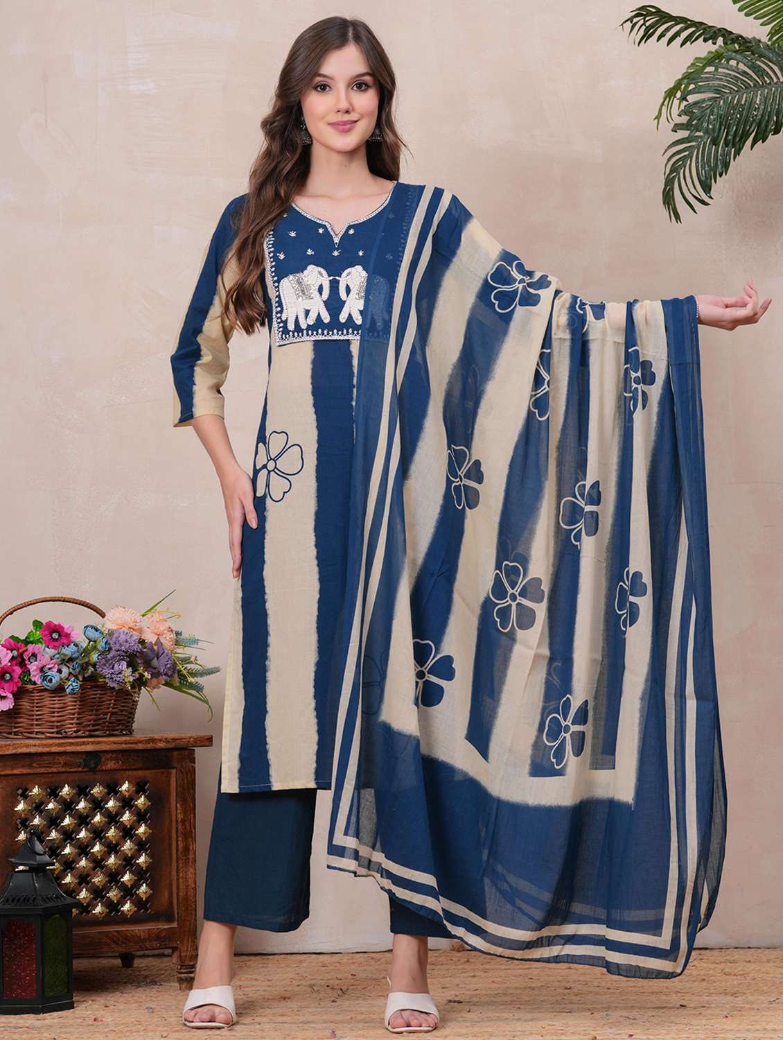 women printed three quarter sleeve kurta pant with dupatta set - 22146741 - Zoom Image - 0