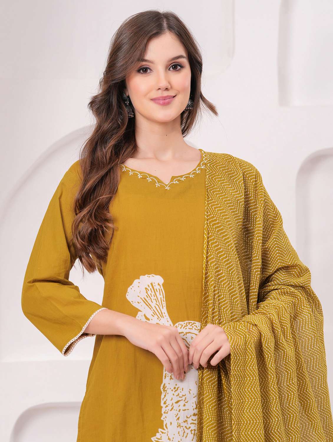 women printed three quarter sleeve kurta pant with dupatta set - 22146747 - Standard Image - 5